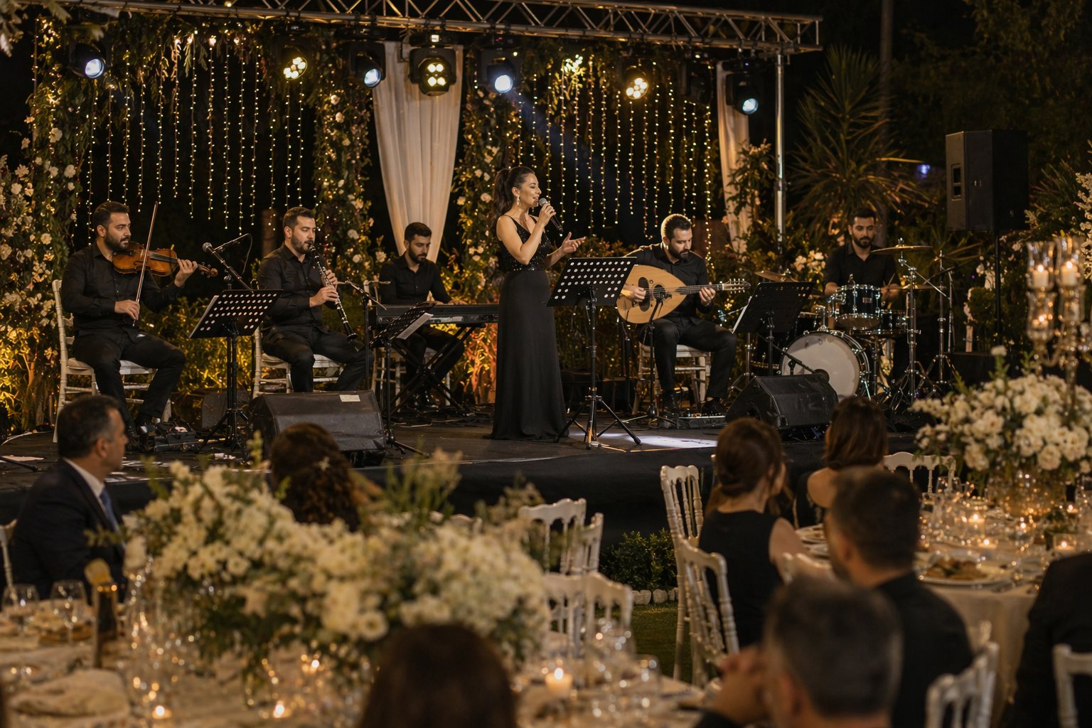 Osmaniye düğün organizasyonu için sahne alan orkestra